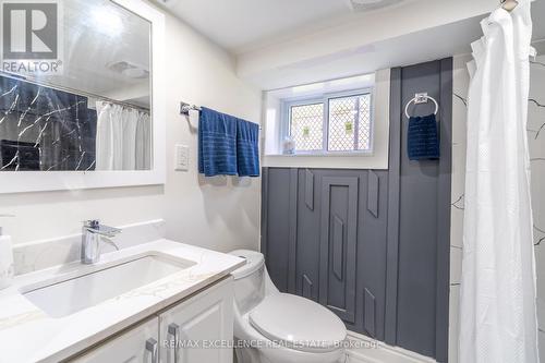 3561 King Street, Windsor, ON - Indoor Photo Showing Bathroom