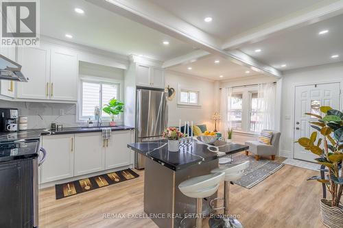 3561 King Street, Windsor, ON - Indoor Photo Showing Kitchen With Upgraded Kitchen