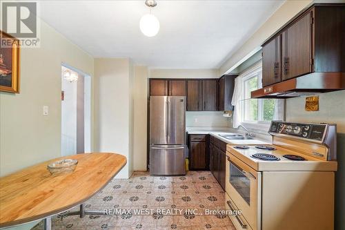 31 Sir Caradoc Place, Markham, ON - Indoor Photo Showing Kitchen With Double Sink