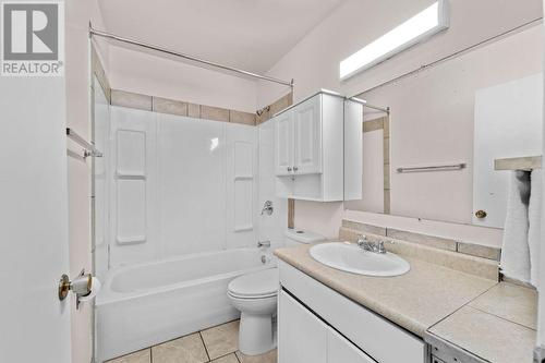 666/668 Reemon Drive, Kamloops, BC - Indoor Photo Showing Bathroom