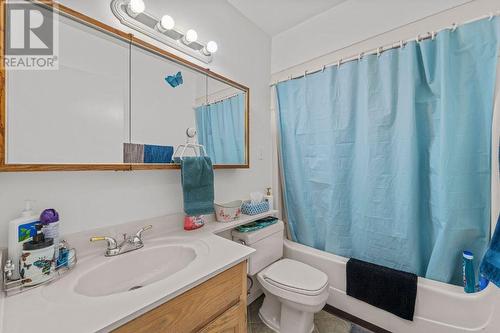 666/668 Reemon Drive, Kamloops, BC - Indoor Photo Showing Bathroom