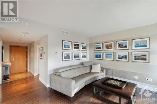 90 George Street Unit#1301, Ottawa, ON - Indoor Photo Showing Living Room