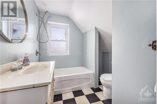 Main Bathroom - 1097 Manotick Station Road, Ottawa, ON - Indoor Photo Showing Bathroom