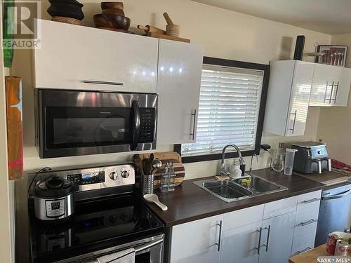 619 1St Street E, Meadow Lake, SK - Indoor Photo Showing Kitchen With Stainless Steel Kitchen With Double Sink