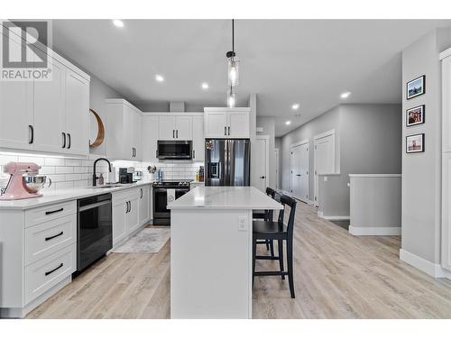 2810 15 Avenue Ne Unit# 28, Salmon Arm, BC - Indoor Photo Showing Kitchen With Stainless Steel Kitchen With Upgraded Kitchen