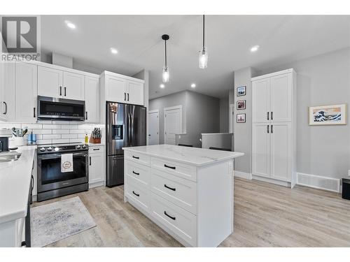 2810 15 Avenue Ne Unit# 28, Salmon Arm, BC - Indoor Photo Showing Kitchen With Stainless Steel Kitchen With Upgraded Kitchen