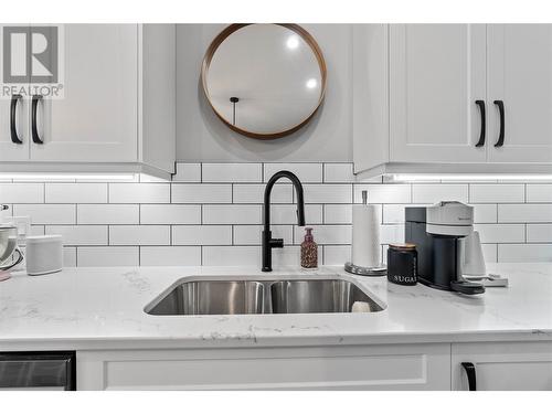 2810 15 Avenue Ne Unit# 28, Salmon Arm, BC - Indoor Photo Showing Kitchen With Double Sink With Upgraded Kitchen