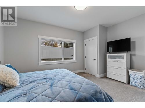 2810 15 Avenue Ne Unit# 28, Salmon Arm, BC - Indoor Photo Showing Bedroom