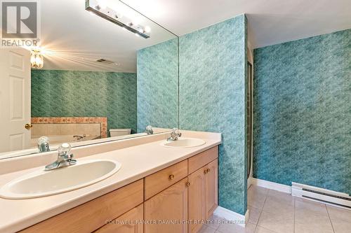 101 - 9 Pine Street, Lambton Shores (Grand Bend), ON - Indoor Photo Showing Bathroom