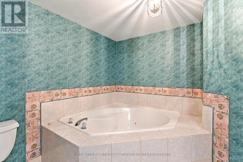 101 - 9 Pine Street, Lambton Shores (Grand Bend), ON - Indoor Photo Showing Bathroom