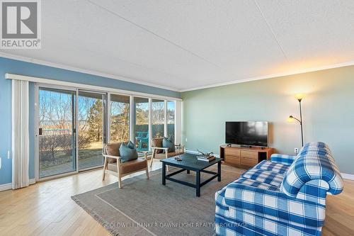 101 - 9 Pine Street, Lambton Shores (Grand Bend), ON - Indoor Photo Showing Living Room