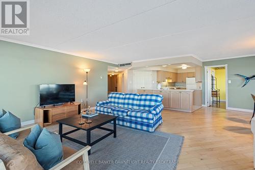 101 - 9 Pine Street, Lambton Shores (Grand Bend), ON - Indoor Photo Showing Living Room