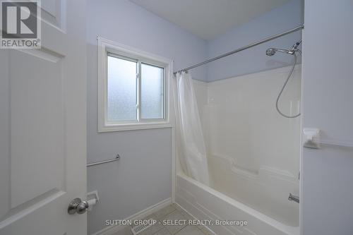 966 Moy Crescent, London, ON - Indoor Photo Showing Bathroom