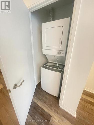 312 - 75 Canterbury Place, Toronto, ON - Indoor Photo Showing Laundry Room