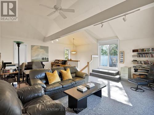 14210 7Th Concession Road, King, ON - Indoor Photo Showing Living Room