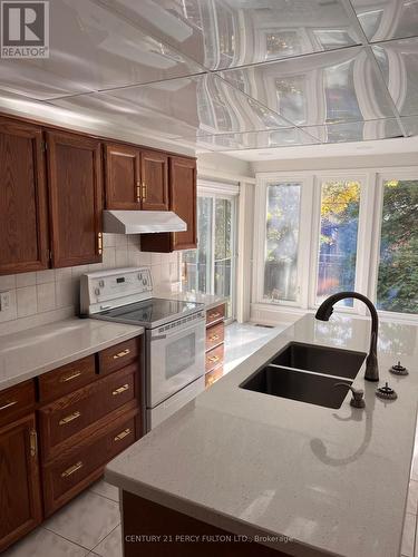 #Main - 380 Tareyton Road, Richmond Hill, ON - Indoor Photo Showing Kitchen With Double Sink