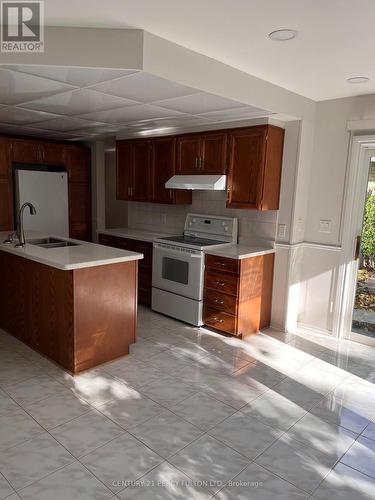 #Main - 380 Tareyton Road, Richmond Hill, ON - Indoor Photo Showing Kitchen