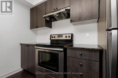 204 - 7 Anchorage Crescent, Collingwood, ON - Indoor Photo Showing Kitchen With Stainless Steel Kitchen