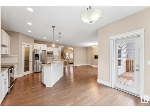 3915 Agar Co Sw, Edmonton, AB - Indoor Photo Showing Kitchen With Upgraded Kitchen