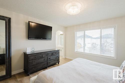 420 84 St Sw, Edmonton, AB - Indoor Photo Showing Bedroom