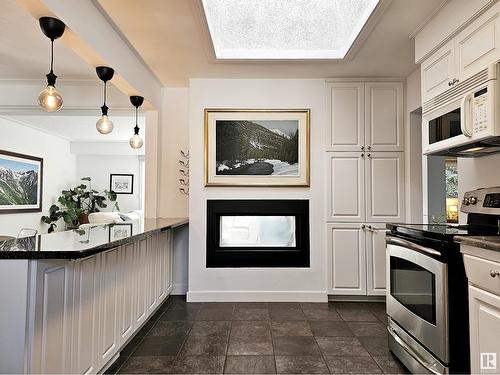 9535 148 St Nw, Edmonton, AB - Indoor Photo Showing Kitchen