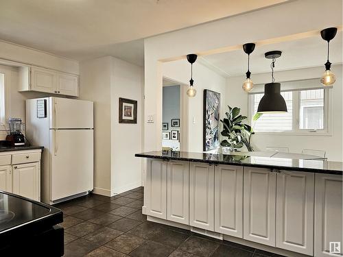 9535 148 St Nw, Edmonton, AB - Indoor Photo Showing Kitchen