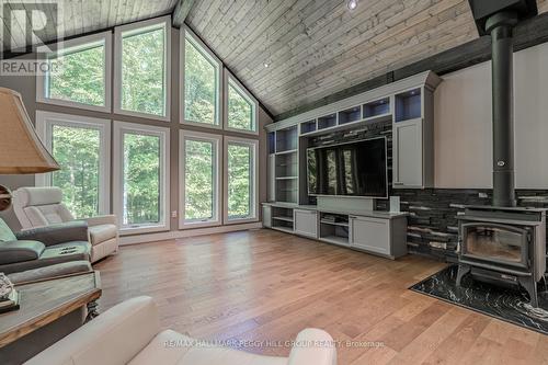 4571 Aspdin Road, Muskoka Lakes, ON - Indoor Photo Showing Living Room With Fireplace