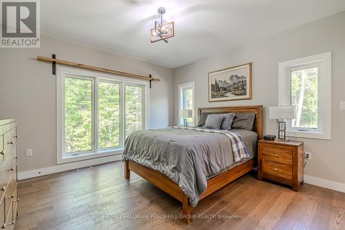 4571 Aspdin Road, Muskoka Lakes, ON - Indoor Photo Showing Bedroom