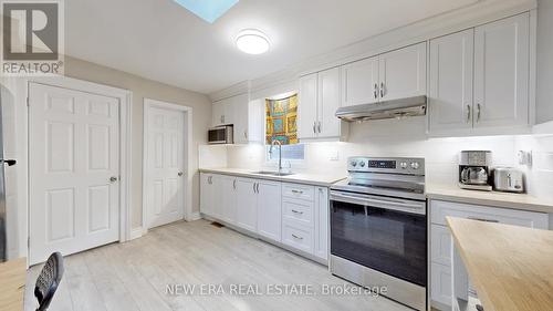 69 D'Arcy Street, Toronto, ON - Indoor Photo Showing Kitchen