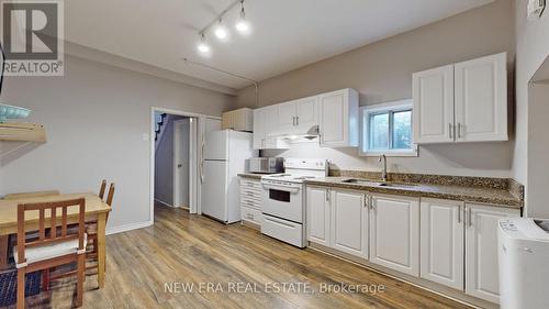 69 D'Arcy Street, Toronto, ON - Indoor Photo Showing Kitchen