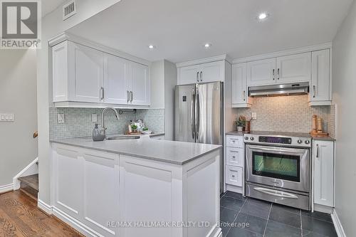 15 - 83 Lillian Street, Toronto, ON - Indoor Photo Showing Kitchen With Upgraded Kitchen