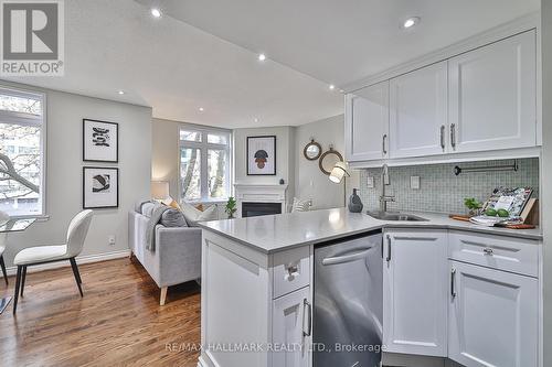 15 - 83 Lillian Street, Toronto, ON - Indoor Photo Showing Kitchen With Upgraded Kitchen