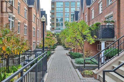 15 - 83 Lillian Street, Toronto, ON - Outdoor