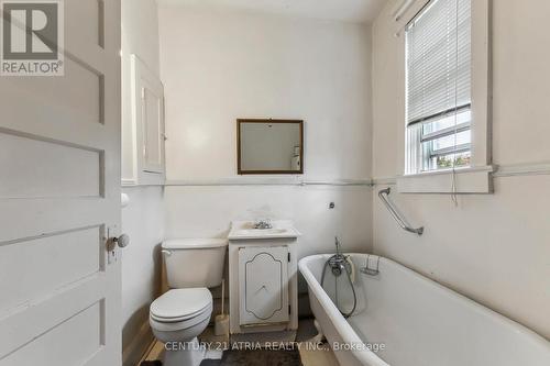 7 Cherry Nook Gardens, Toronto, ON - Indoor Photo Showing Bathroom