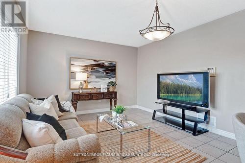 88 Klamath Court, Vaughan, ON - Indoor Photo Showing Living Room