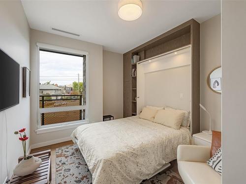 211-1201 Fort St, Victoria, BC - Indoor Photo Showing Bedroom