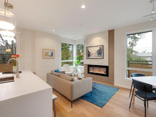 211-1201 Fort St, Victoria, BC - Indoor Photo Showing Living Room With Fireplace