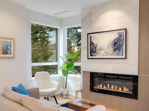 211-1201 Fort St, Victoria, BC - Indoor Photo Showing Living Room With Fireplace