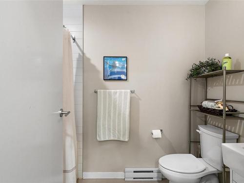 204-767 Tyee Rd, Victoria, BC - Indoor Photo Showing Bathroom