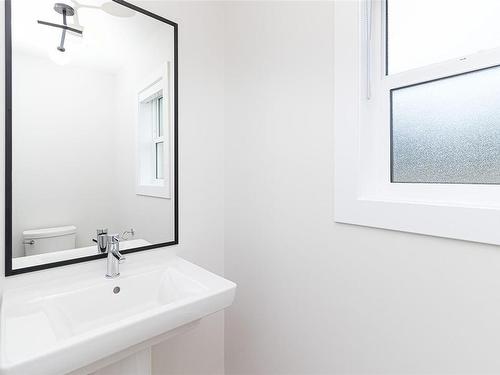 960 Loch Glen Pl, Langford, BC - Indoor Photo Showing Bathroom