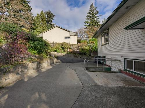 628 Fernhill Rd, Esquimalt, BC 