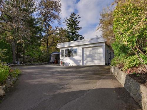 628 Fernhill Rd, Esquimalt, BC 