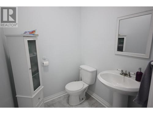 555 San Ang Way, Princeton, BC - Indoor Photo Showing Bathroom