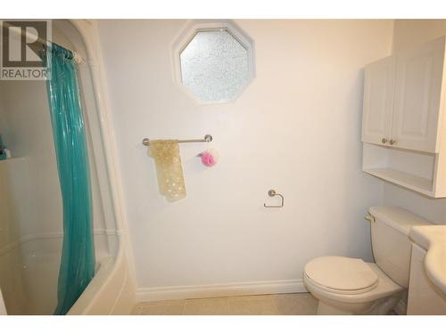 555 San Ang Way, Princeton, BC - Indoor Photo Showing Bathroom