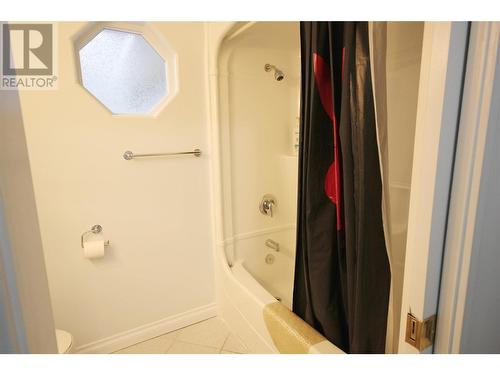 2nd Bedroom Ensuite - 555 San Ang Way, Princeton, BC - Indoor Photo Showing Bathroom