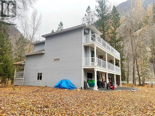 Large Yard - 555 San Ang Way, Princeton, BC - Outdoor