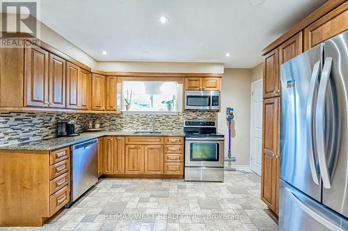 33 Herkley Drive, Brampton, ON - Indoor Photo Showing Kitchen With Stainless Steel Kitchen