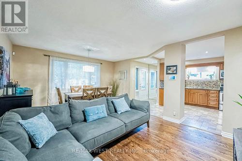 33 Herkley Drive, Brampton, ON - Indoor Photo Showing Living Room