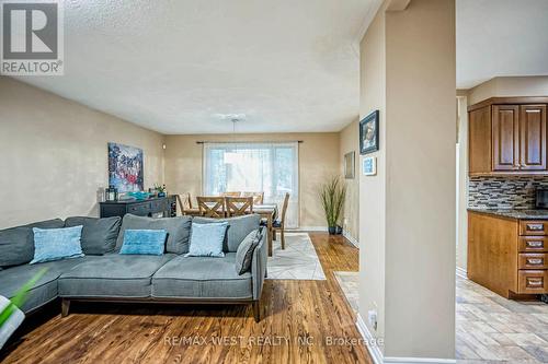 33 Herkley Drive, Brampton, ON - Indoor Photo Showing Living Room