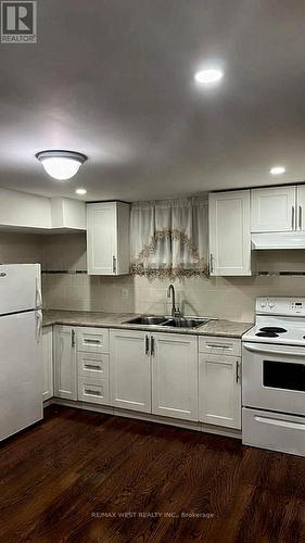 33 Herkley Drive, Brampton, ON - Indoor Photo Showing Kitchen With Double Sink